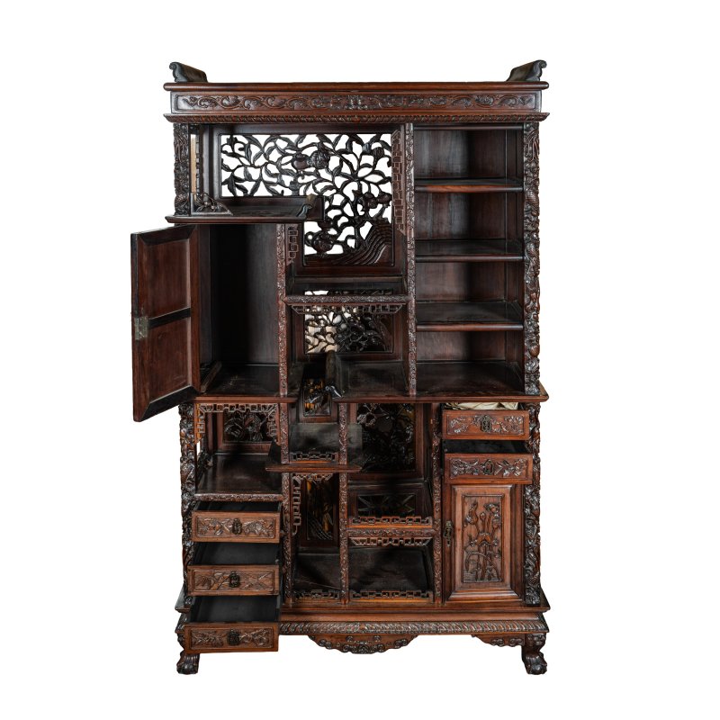 清十九世紀末 紅木透雕龍紋櫃 | A fine Chinese export hongmu hardwood carved and pierced cabinet, late 19th century - 图2