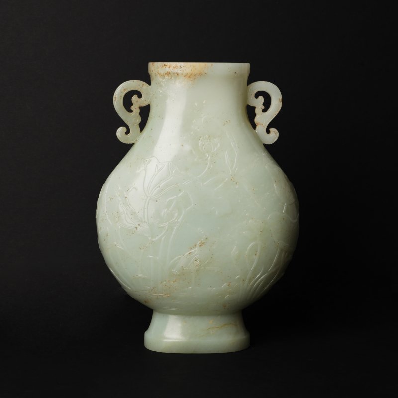 清乾隆 青玉雕蓮塘清趣圖瓶 | A fine Chinese celadon jade 'lotus pond' vase, Qing dynasty, Qianlong period - 图1