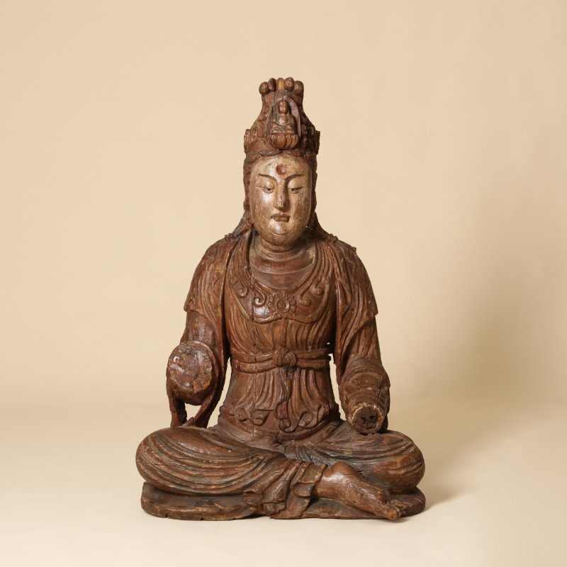 明至清 木雕觀音坐像 | An impressive and fine Chinese polychrome wood figure of Guanyin, Ming-Qing dynasty