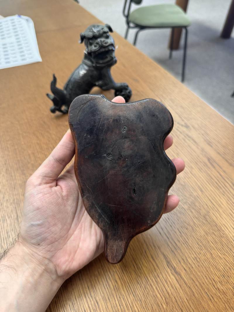 明 銅佛獅坐像 | A Chinese bronze figure of a lion dog, Ming dynasty - 图11
