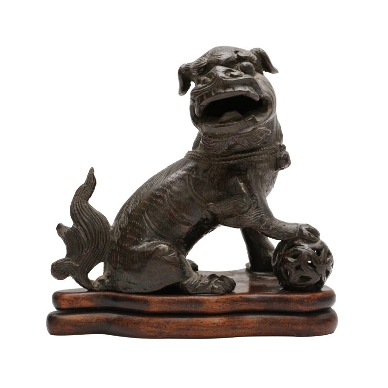 明 銅佛獅坐像 | A Chinese bronze figure of a lion dog, Ming dynasty