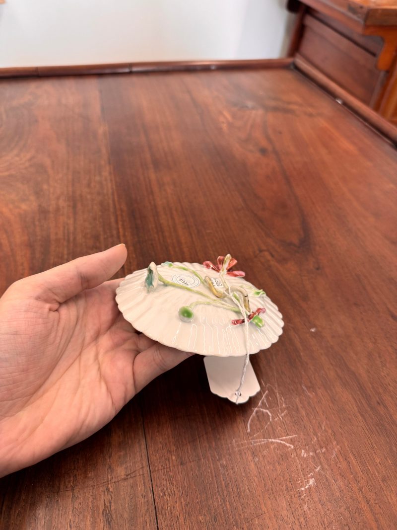 清雍正 粉彩荷塘金魚紋盃及小盤 | Santos Collection | A Chinese export famille-rose 'carp and lotus' cup and saucer, Qing dynasty, Yongzheng period - 图11