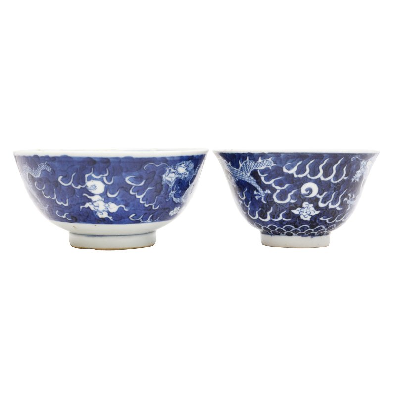 清十九世紀 青花雲龍紋盌 一組兩件 | Two Chinese blue and white 'dragon' bowls, Qing dynasty, 19th century - 图4