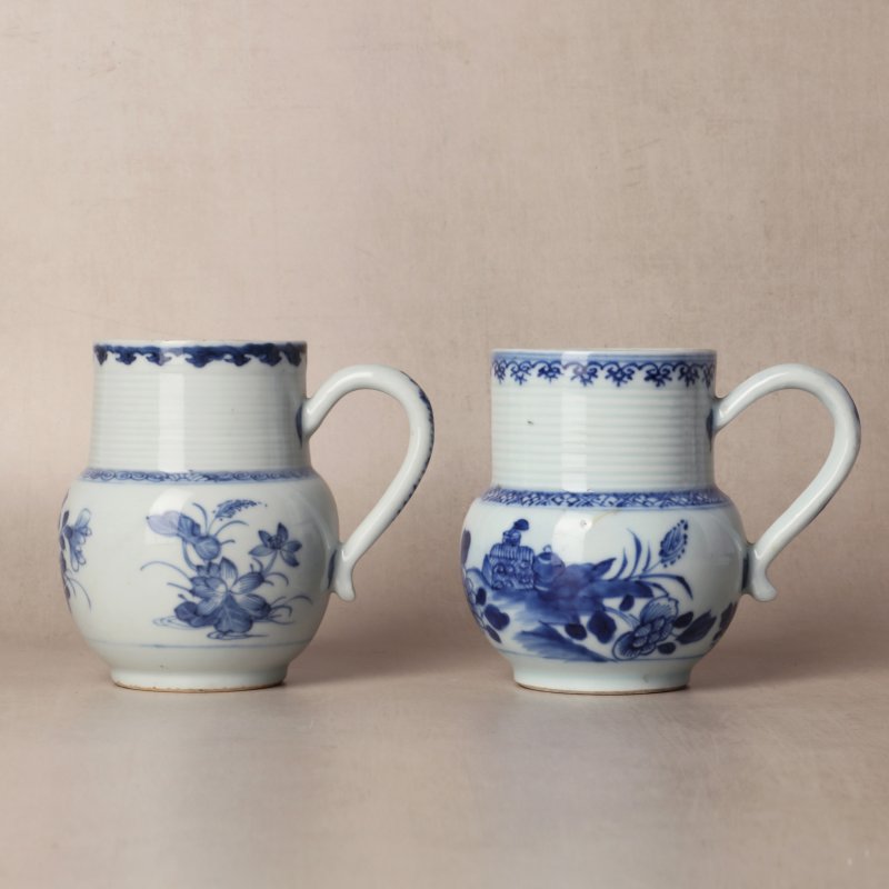 清康熙 青花荷塘圖馬克盃 | Santos Collection | A group of Chinese export blue and white 'lotus pond' mugs, Qing dynasty, Kangxi period - 图3