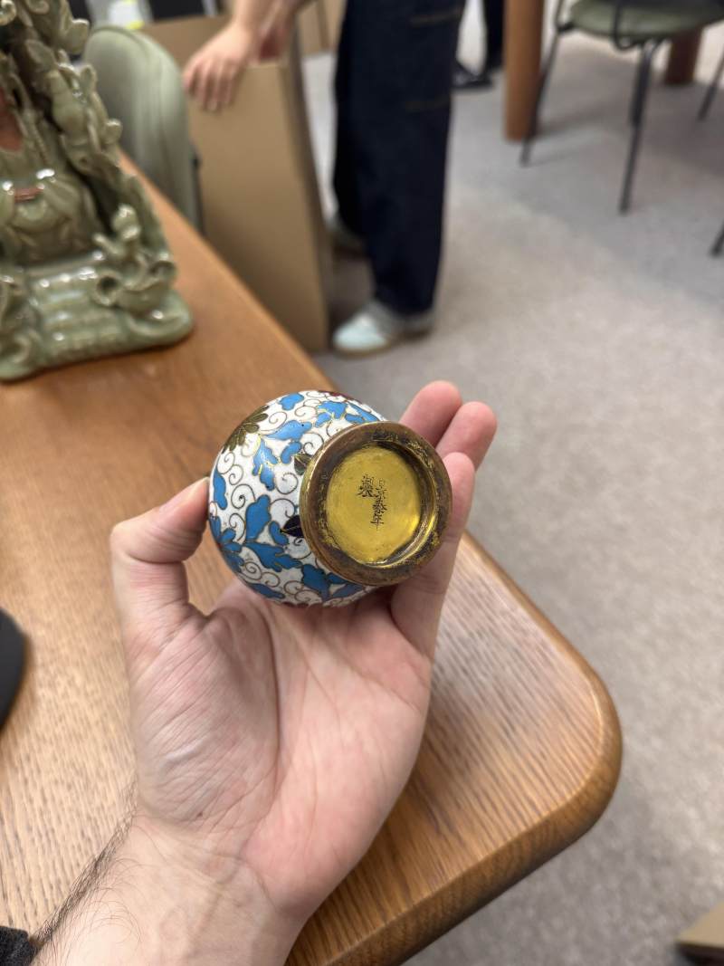 明十六/十七世紀 掐絲琺瑯掐絲菊紋銅胎鎏金瓶 《景泰年製》款 | A Chinese cloisonné enamel and gilt-bronze 'chrysanthemum' vase, Ming dynasty, 16th/17th century - 图15
