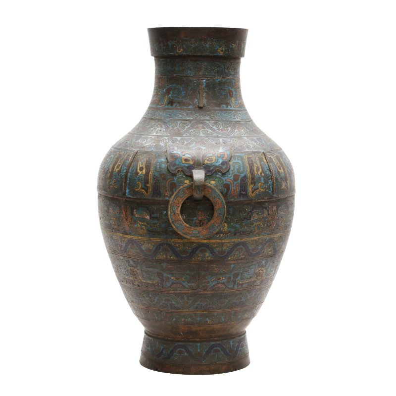 十八/十九世紀 銅胎掐絲琺瑯饕餮紋瓶 | A large Chinese cloisonné enamel bronze 'taotie' vase, 18th/19th century - 图4