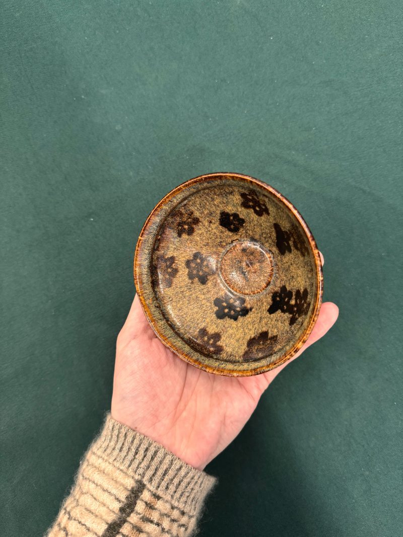 南宋 吉州窰剪紙貼花梅花紋盌 | Santos Collection | A fine Chinese Jizhou 'papercut' 'prunus' bowl, Southern Song dynasty - 图9