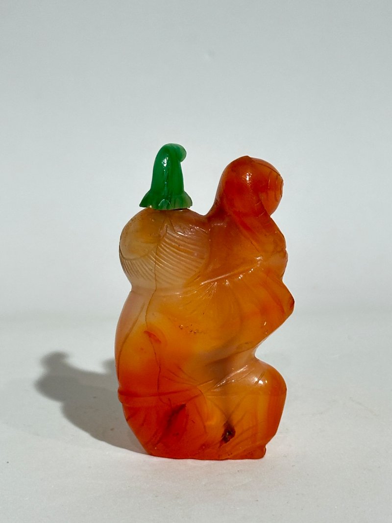 十九/二十世紀 瑪瑙、紫水晶鼻煙壺三件 | A CARNELIAN AND TWO AMETHYST SNUFF BOTTLES - 图9