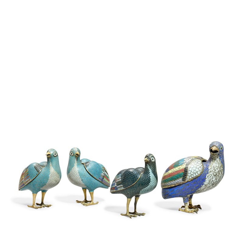 清中期 銅胎掐絲琺琅鵪鶉香爐四件 | A NEAR PAIR AND TWO CLOISONNÉ ENAMEL 'QUAIL' INCENSE BURNERS AND COVERS