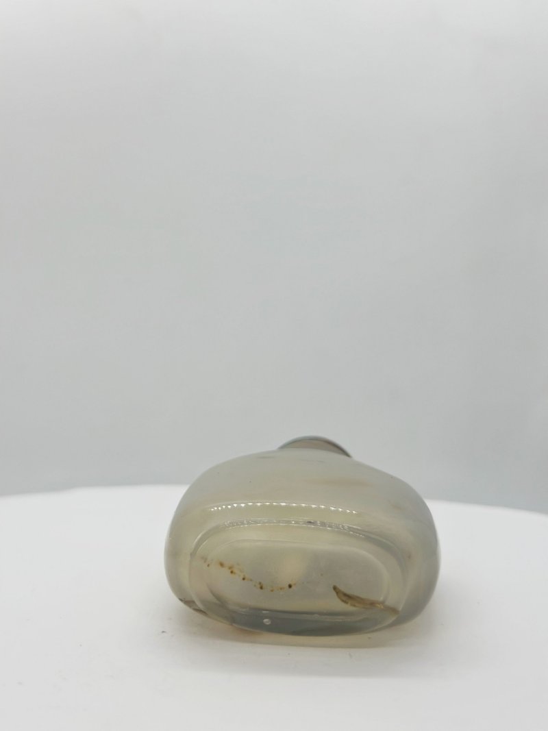 晚清至民國 影瑪瑙⌈金鷄報曉⌋鼻煙壺 | A SHADOW AGATE 'COCKEREL AND SUN' SNUFF BOTTLE - 图4