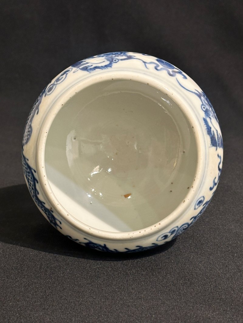 清十九世紀 青花⌈雙龍戲珠⌋净水碗 | A BLUE AND WHITE 'DRAGON' ALMS BOWL - 图4