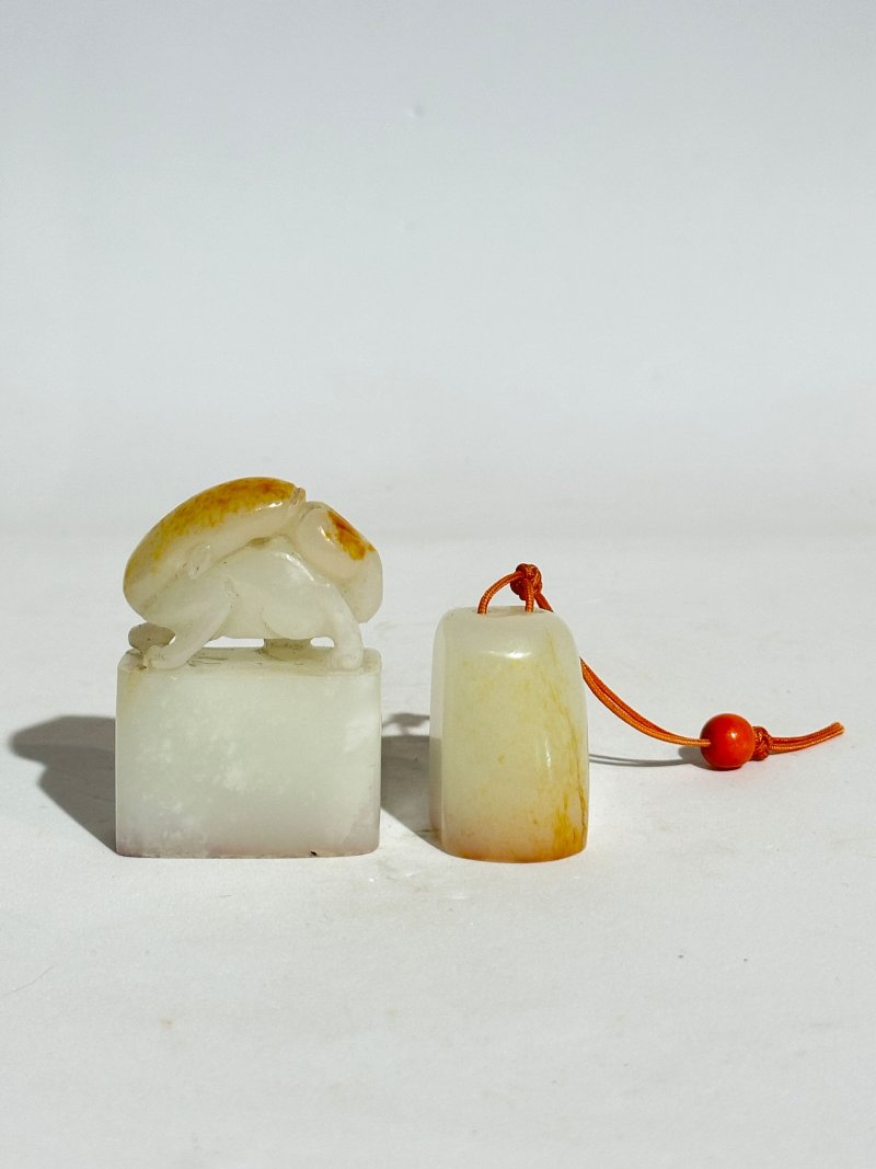 清十九世紀 白玉靈犬紐、子玉閑章二枚 | TWO WHITE JADE SEALS - 图9
