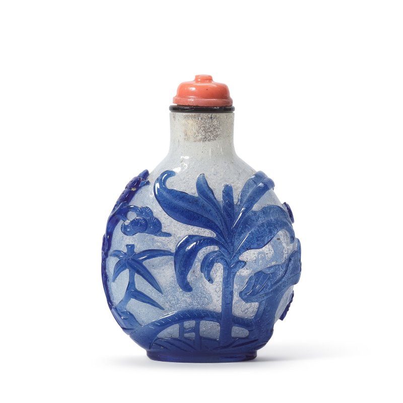 清 一七三零至一七八零年 雪霏地套藍料鼻烟壺 | A SAPPHIRE-BLUE GLASS OVERLAY SNUFF BOTTLE - 图2
