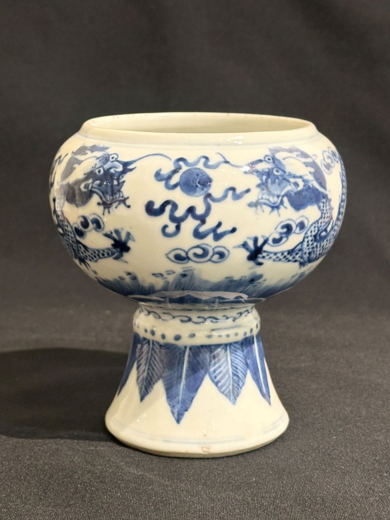清十九世紀 青花⌈雙龍戲珠⌋净水碗 | A BLUE AND WHITE 'DRAGON' ALMS BOWL - 图6