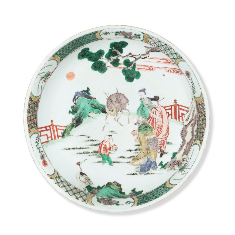 清康熙 五彩三星圖盤 | A FAMILLE VERTE 'THREE STAR GODS' DISH - 图1
