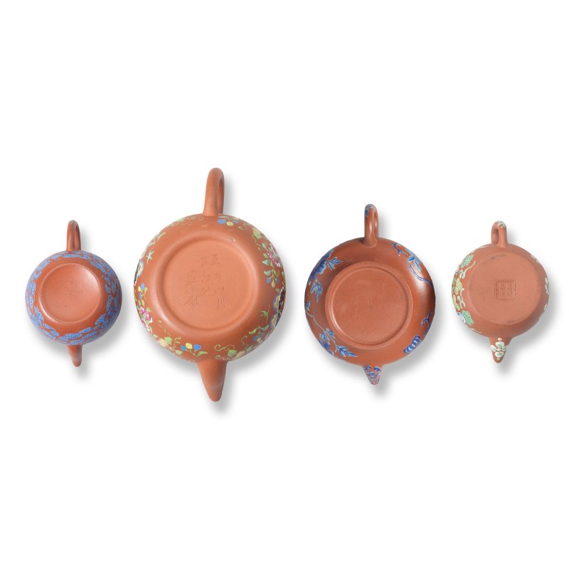 清 花卉紋宜興茶壺四件 | FOUR ENAMELLED YIXING TEAPOTS - 图2