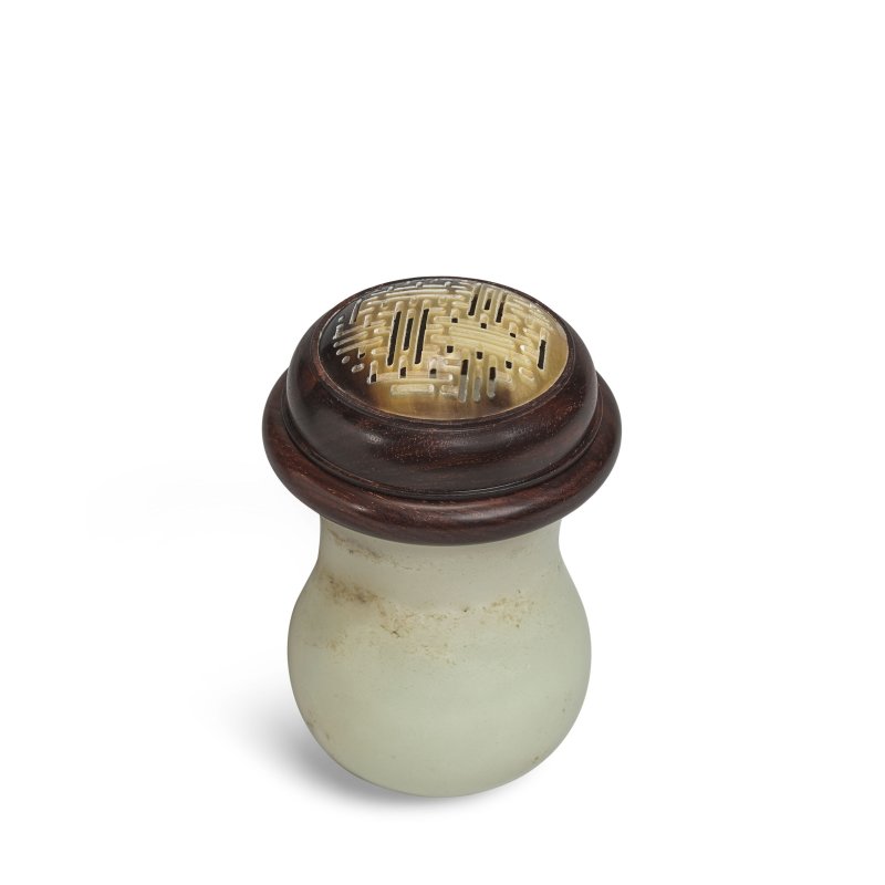 十九世紀 青玉蟋蟀罐 | A PALE CELADON JADE CRICKET JAR - 图2