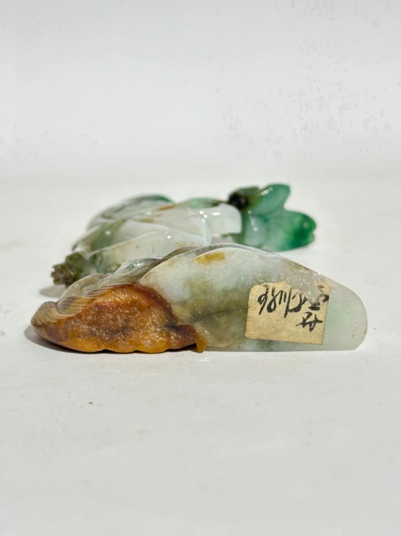 二十世紀 翡翠鳳頭鸚鵡擺件成對 及座 | A PAIR OF JADEITE CARVINGS OF COCKATOOS - 图4