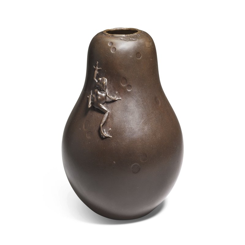 明治時代 銅葫蘆青蛙瓶 | A BRONZE 'GOURD AND FROG' VASE