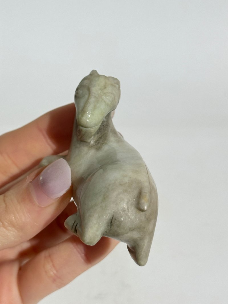 十九/二十世紀 白玉⌈馬⌋、⌈羊⌋三件 及座 | A WHITE JADE 'HORSE' AND TWO JADE 'GOAT' CARVINGS - 图17