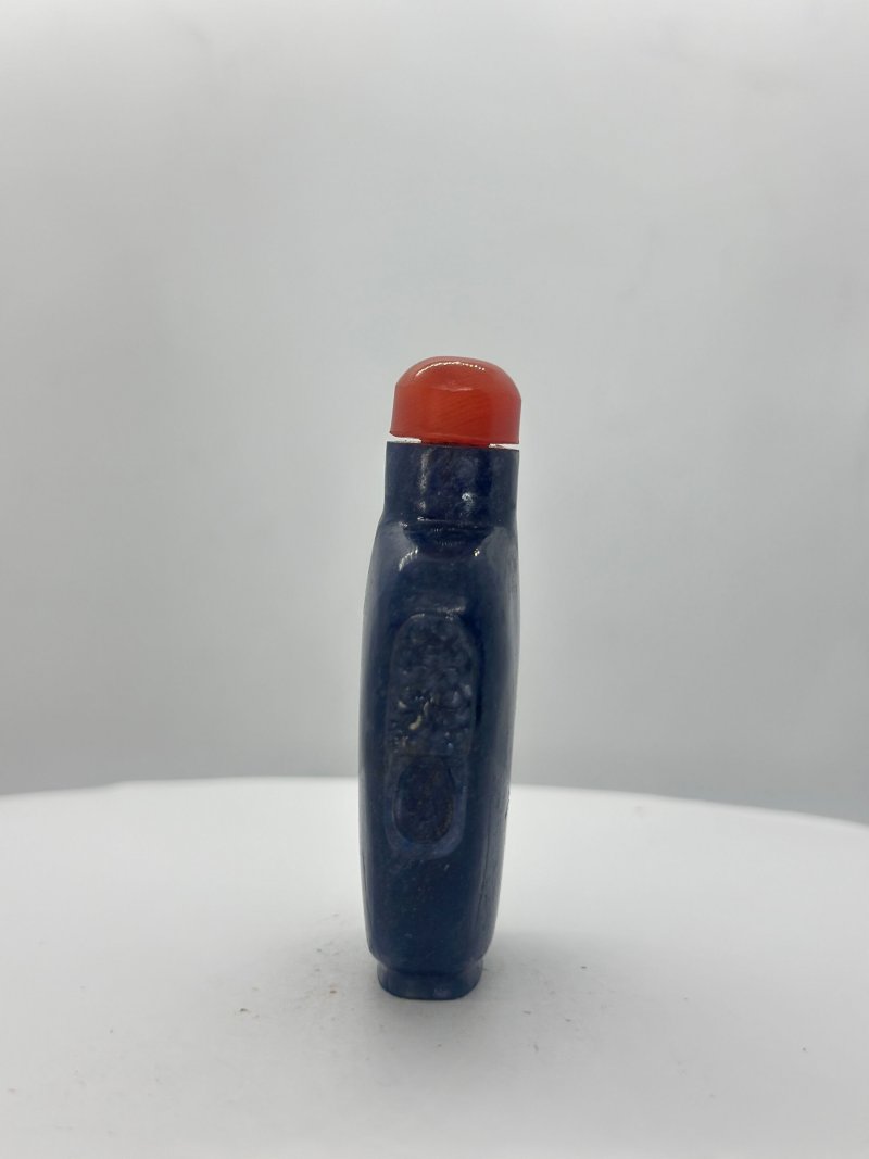 十九/二十世紀 青金石、紫羅蘭色翡翠、煤精山水紋、孔雀石光素、玉獸紋鼻煙壺五件 | FIVE HARDSTONE SNUFF BOTTLES - 图37