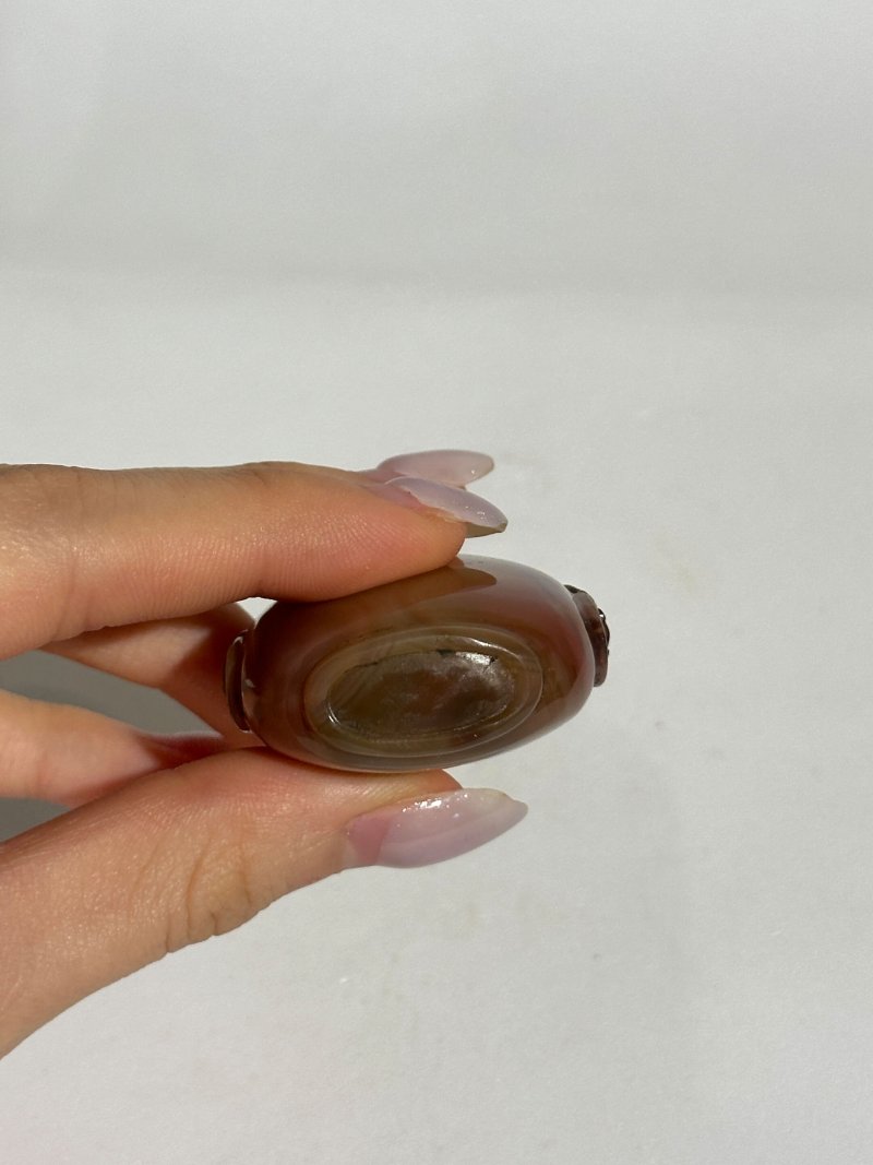 清十九世紀 水藻瑪瑙、纏絲瑪瑙、影瑪瑙鼻煙壺四件 | FOUR AGATE SNUFF BOTTLES - 图17