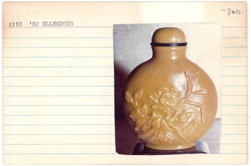 二十世紀 雞油黃玻璃光素、花卉紋鼻煙壺四件 | FOUR YELLOW GLASS SNUFF BOTTLES - 图23