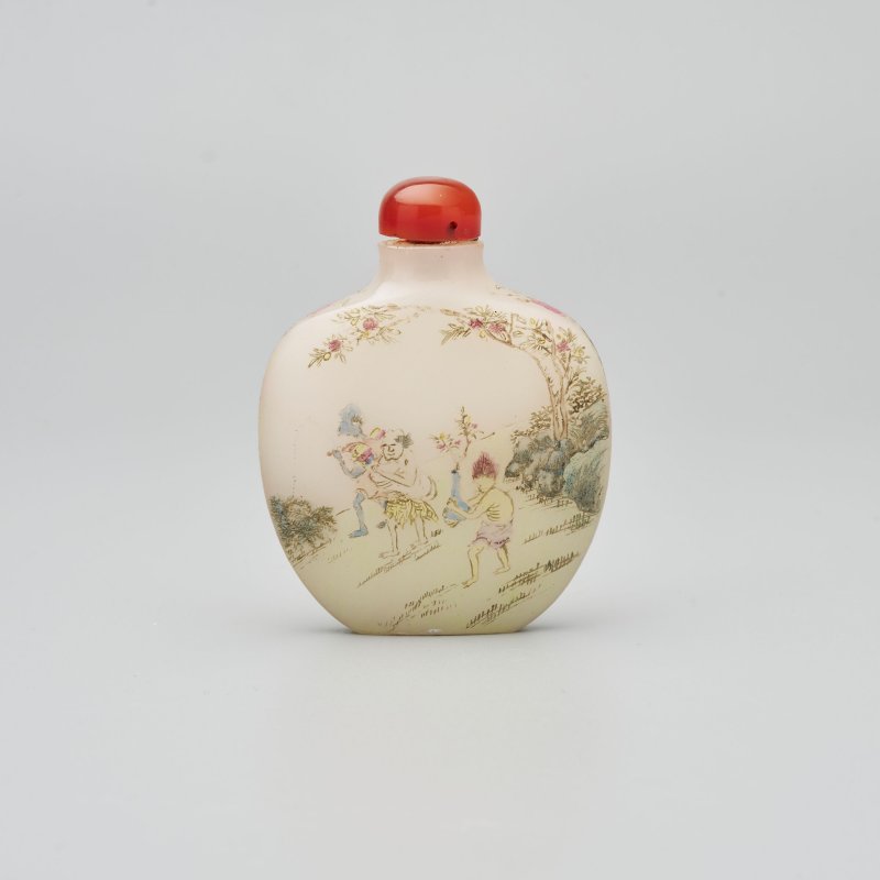 民國 涅白玻璃胎畫琺瑯⌈鍾馗⌋鼻煙壺 | A FAMILLE ROSE ENAMELLED MILKY GLASS 'ZHONG KUI' SNUFF BOTTLE