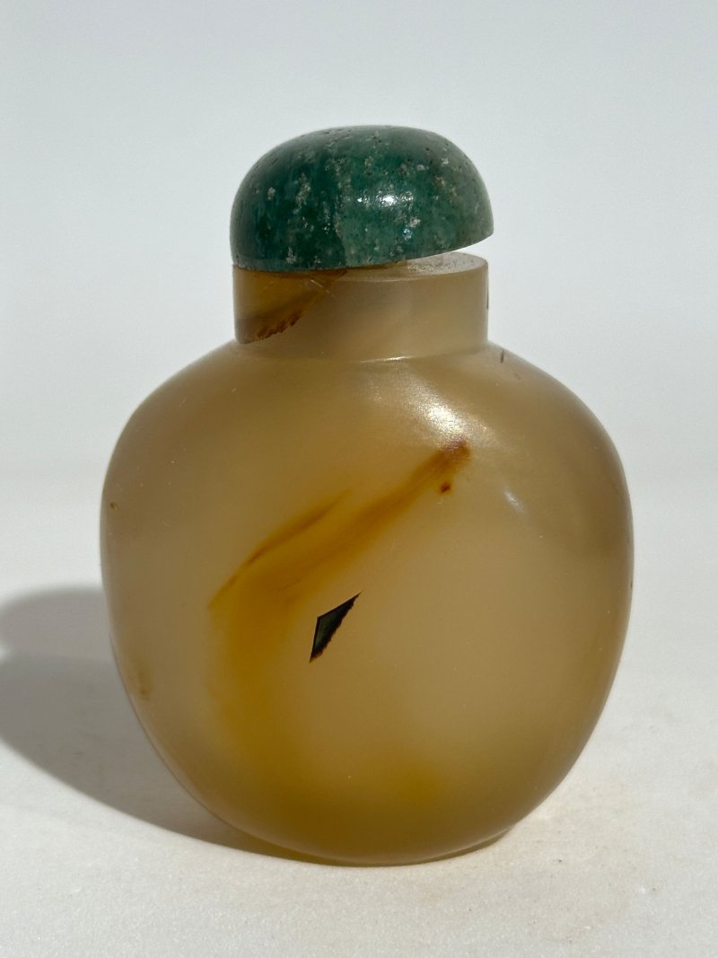 清十九世紀 水藻瑪瑙、纏絲瑪瑙、影瑪瑙鼻煙壺四件 | FOUR AGATE SNUFF BOTTLES - 图34