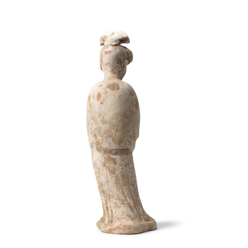 唐 仕女俑 | A PAINTED POTTERY MODEL OF A COURT LADY - 图2