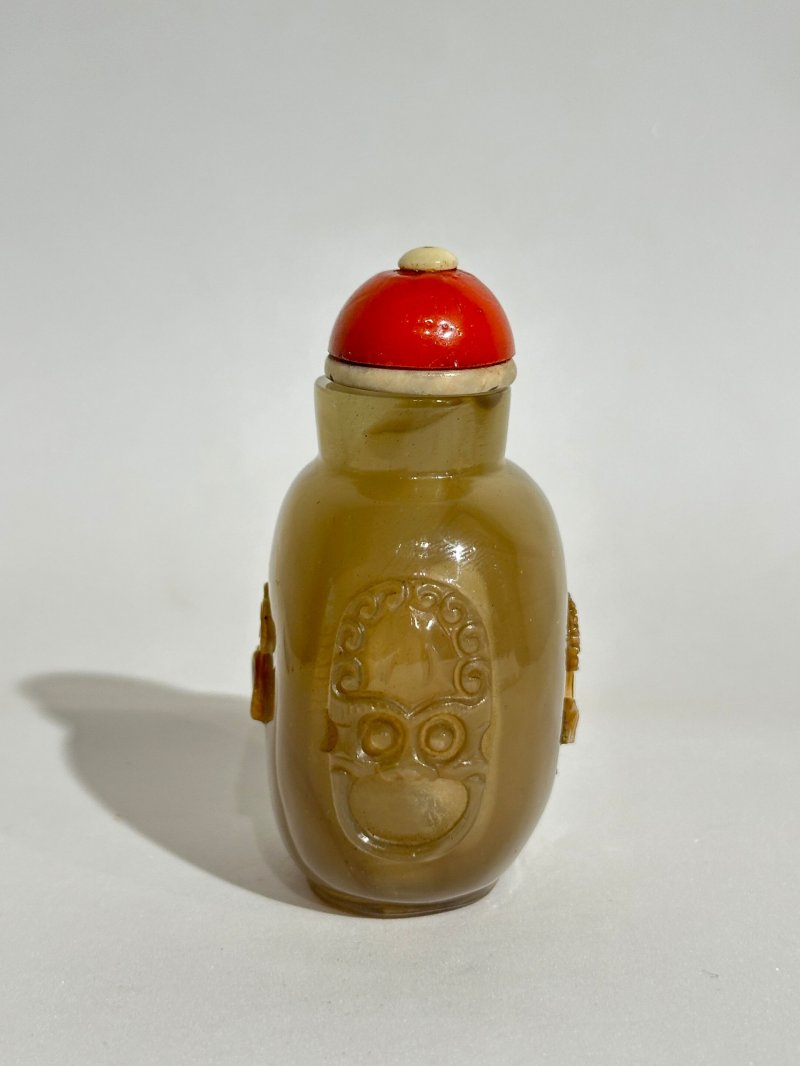 清十九世紀 玻璃仿瑪瑙花卉紋鼻煙壺 | A GLASS SNUFF BOTTLE IMITATING AGATE - 图6