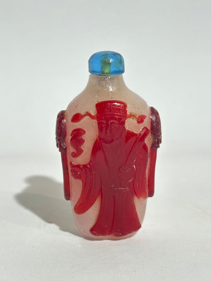 十九/二十世紀 霏雪地套紅玻璃鼻煙壺四件 | FOUR RED OVERLAY GLASS SNUFF BOTTLES - 图19