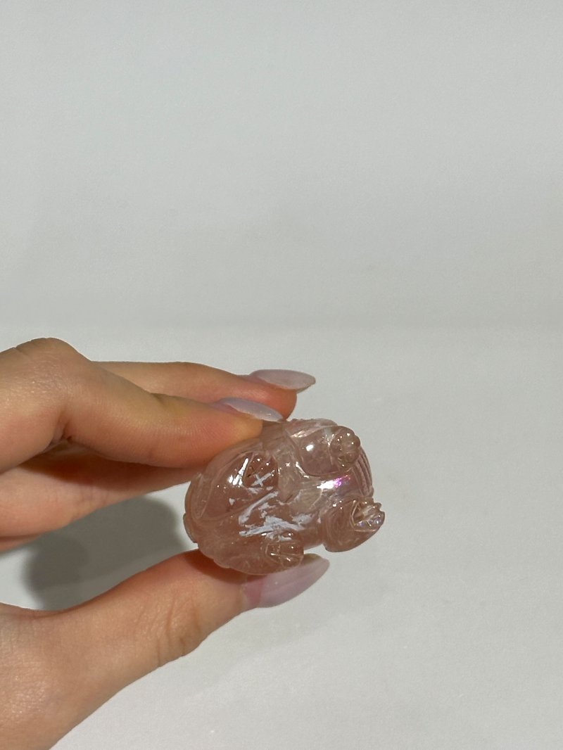 晚清 粉晶⌈麒麟⌋鼻煙壺 | A ROSE QUARTZ 'QILIN' SNUFF BOTTLE - 图2