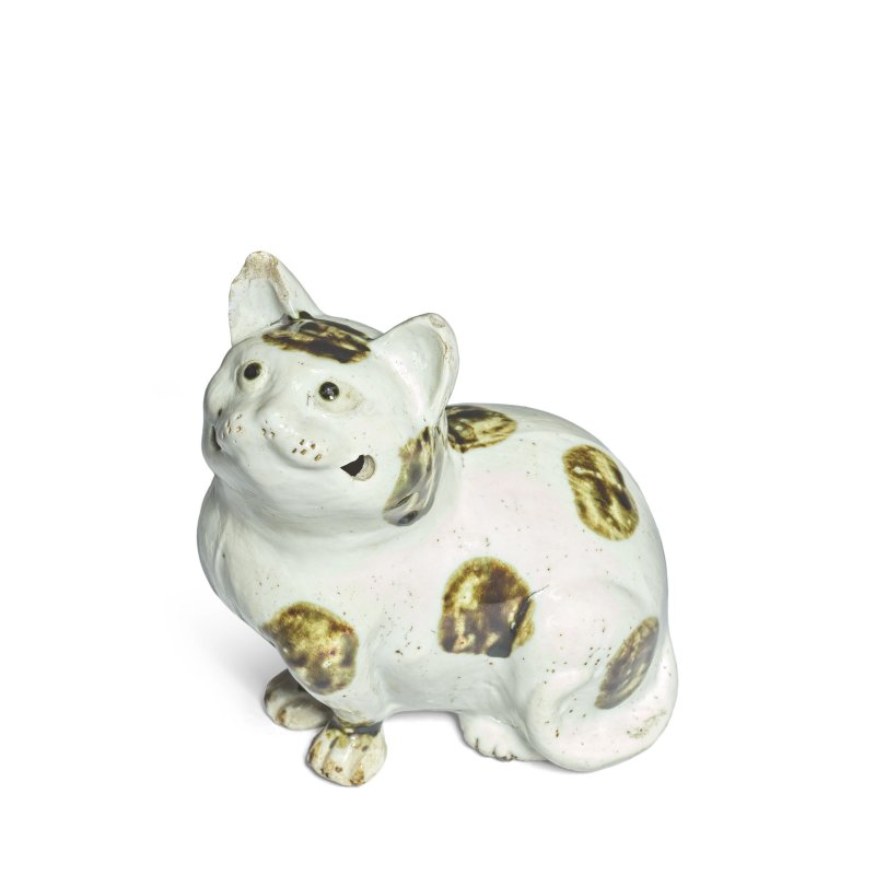 清 白釉褐斑貓形夜燈 | A BROWN-SPLASHED WHITE-GLAZED 'CAT' LANTERN - 图3