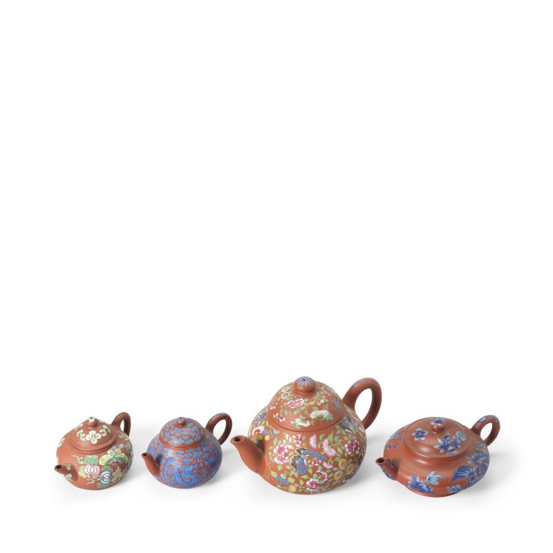 清 花卉紋宜興茶壺四件 | FOUR ENAMELLED YIXING TEAPOTS - 图3