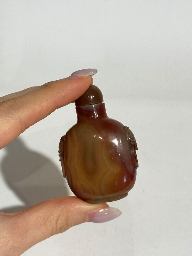 清十九世紀 水藻瑪瑙、纏絲瑪瑙、影瑪瑙鼻煙壺四件 | FOUR AGATE SNUFF BOTTLES - 图18