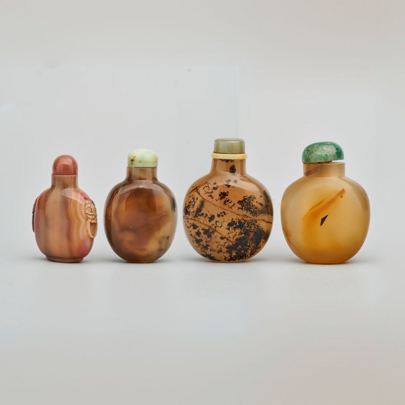 清十九世紀 水藻瑪瑙、纏絲瑪瑙、影瑪瑙鼻煙壺四件 | FOUR AGATE SNUFF BOTTLES