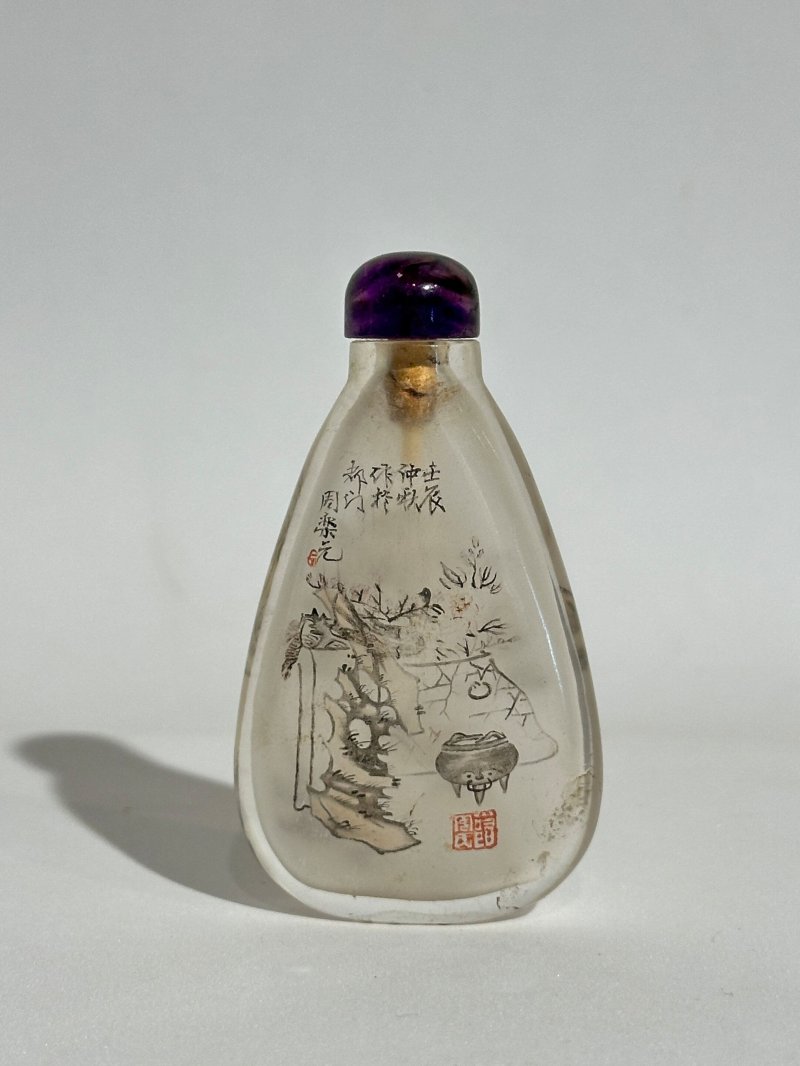 周樂元（款） 玻璃內畫⌈山水人物⌋鼻煙壺 一八九二年作 | AN INSIDE PAINTED GLASS 'FIGURAL LANDSCAPE' SNUFF BOTTLE - 图8