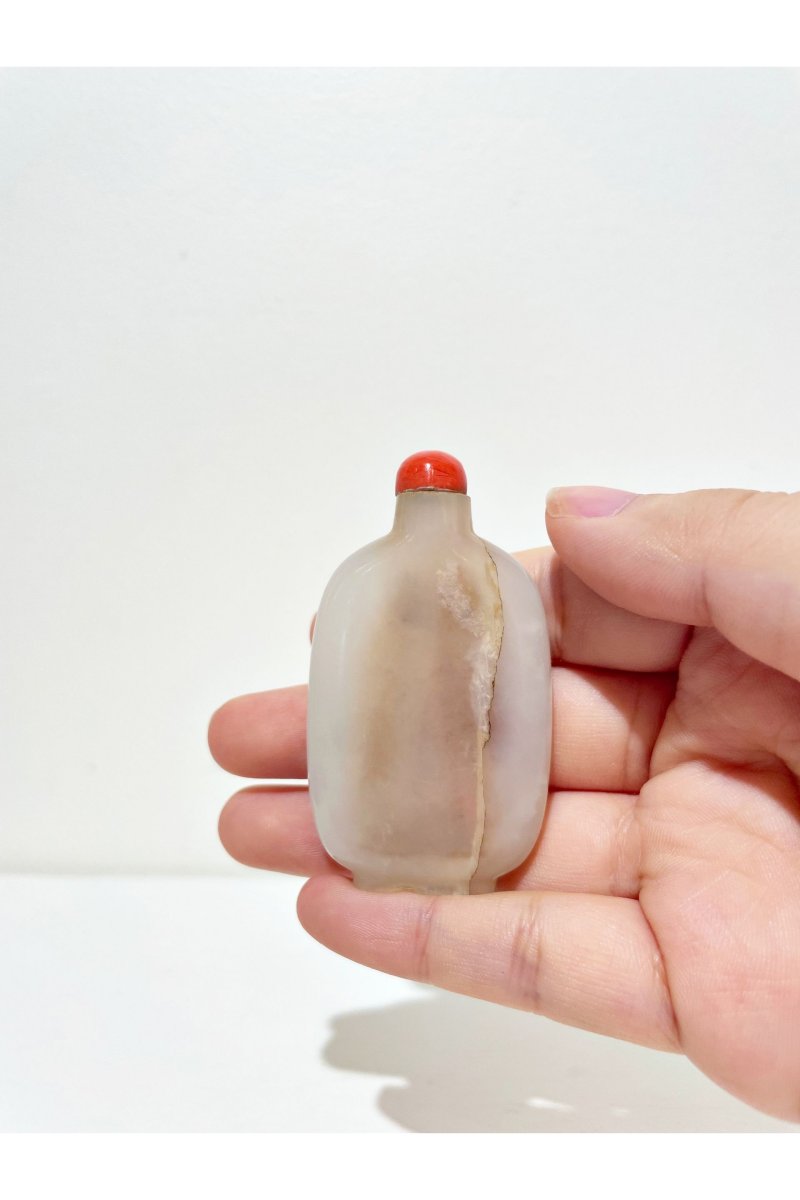 清十九世紀 白玉素紋鼻烟壺 | A WHITE JADE SNUFF BOTTLE - 图2