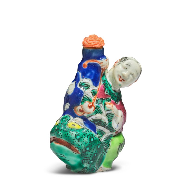 清 一八二一至一八五一年 粉彩劉海戲蟾鼻烟壺 | A FAMILLE ROSE 'LIU HAI AND TOAD' SNUFF BOTTLE - 图2