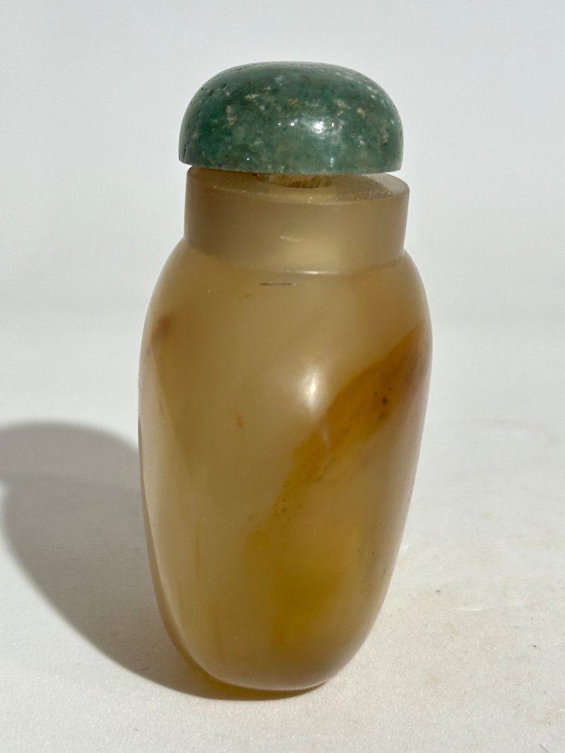 清十九世紀 水藻瑪瑙、纏絲瑪瑙、影瑪瑙鼻煙壺四件 | FOUR AGATE SNUFF BOTTLES - 图31