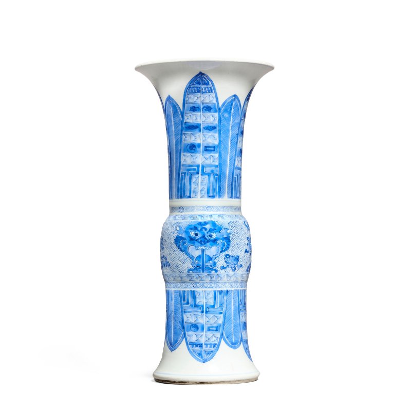 清康熙 青花仿古紋花觚 | A BLUE AND WHITE VASE, GU