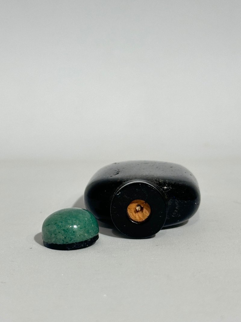 清十九世紀 髮晶鼻煙壺 | A HAIR CRYSTAL SNUFF BOTTLE - 图3