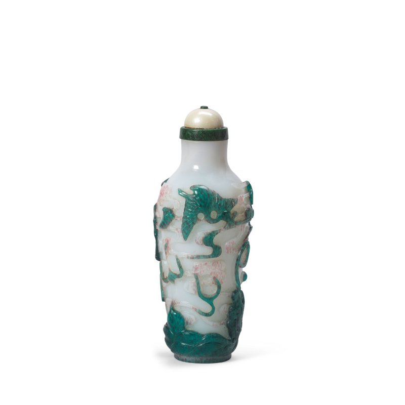 清 一七四零至一七八零年 白地套雙色玻璃鼻烟壺 | A DOUBLE-OVERLAY GLASS SNUFF BOTTLE - 图2