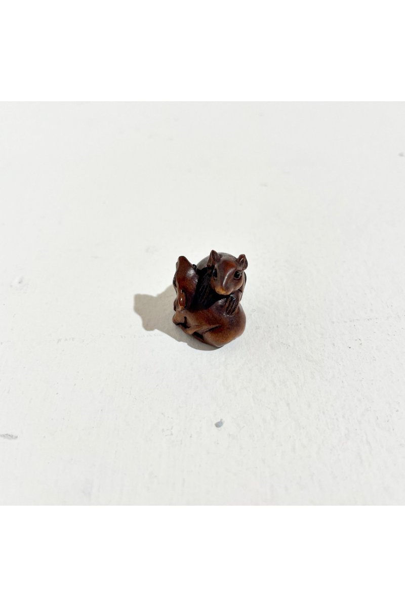 Signed Gyokumin [玉民] and Hironaka [宏中], 19th/20th century TWO BOXWOOD NETSUKE OF A TANUKI AND TWO RATS - 图13