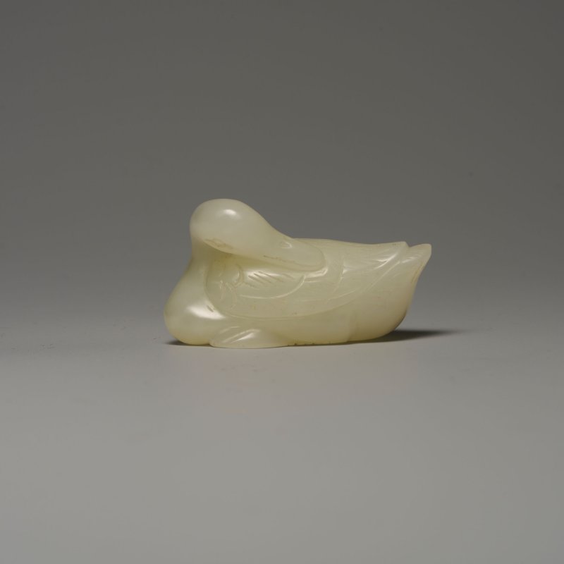 清 白玉⌈鴨⌋擺件 | A WHITE JADE CARVING OF A DUCK