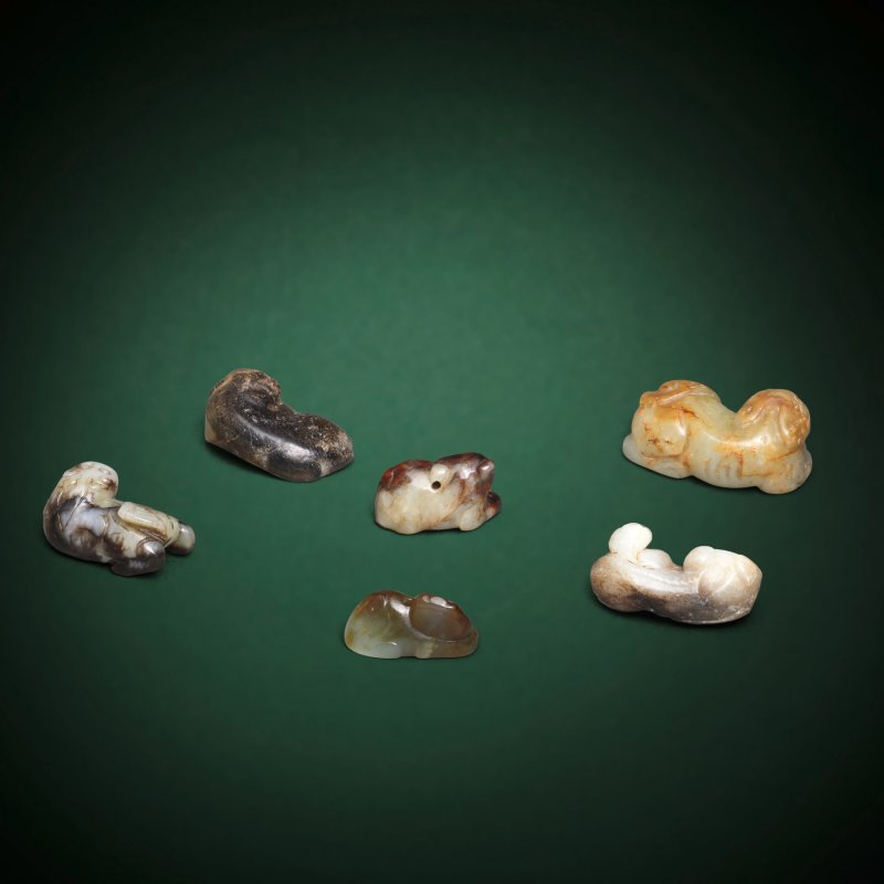 清及更晚 玉雕貓一組六件 | A GROUP OF SIX JADE CAT CARVINGS - 图2