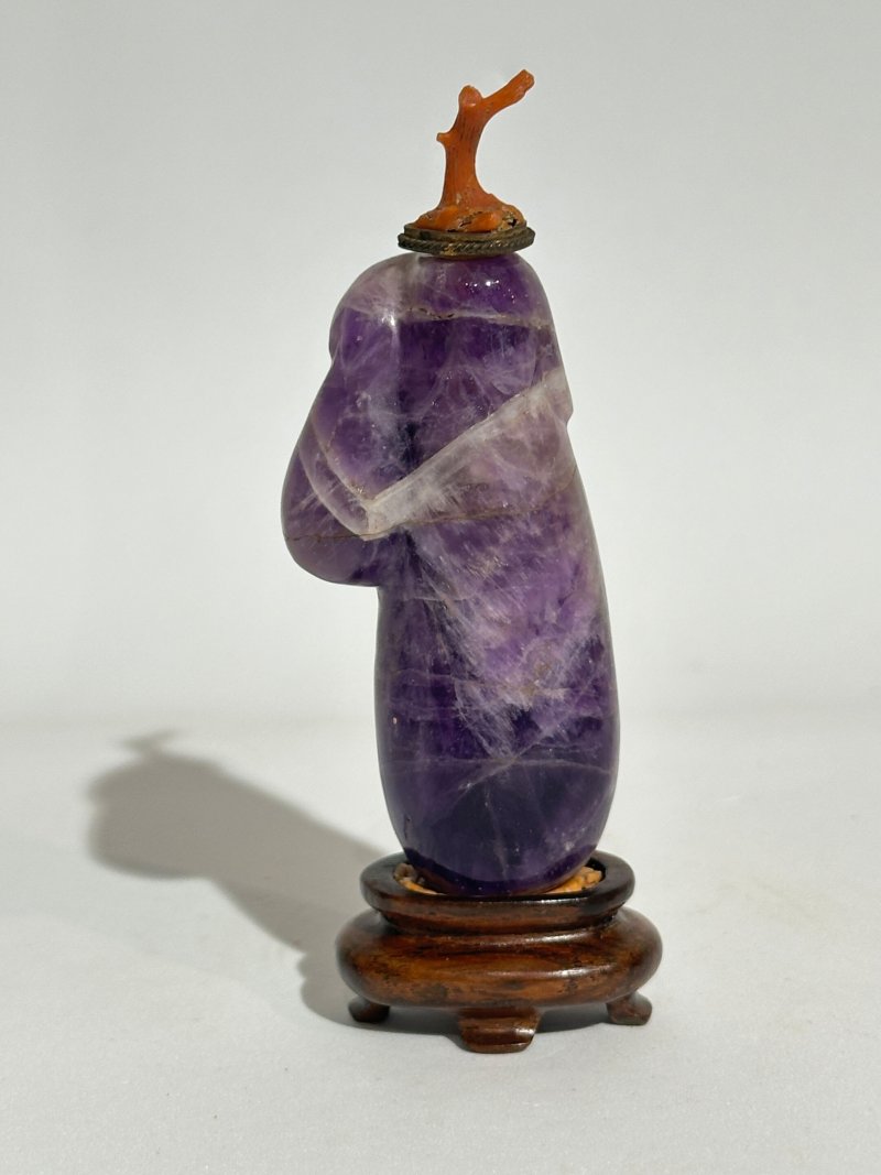 十九/二十世紀 瑪瑙、紫水晶鼻煙壺三件 | A CARNELIAN AND TWO AMETHYST SNUFF BOTTLES - 图14