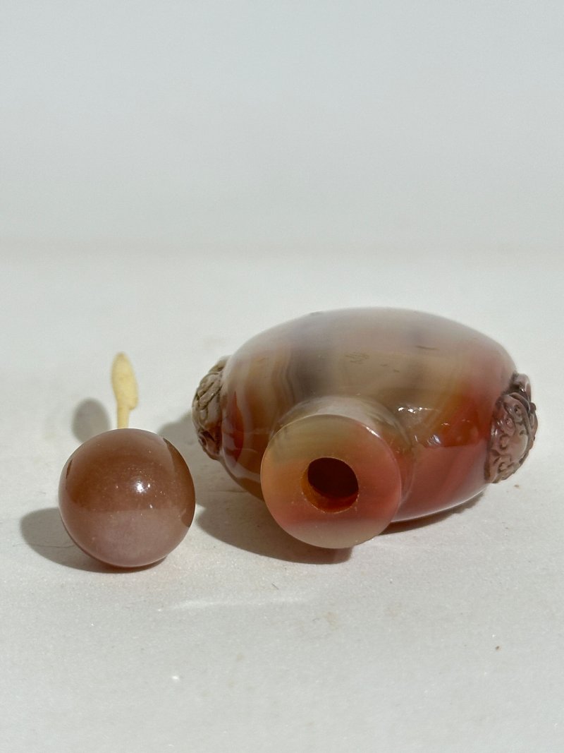 清十九世紀 水藻瑪瑙、纏絲瑪瑙、影瑪瑙鼻煙壺四件 | FOUR AGATE SNUFF BOTTLES - 图19