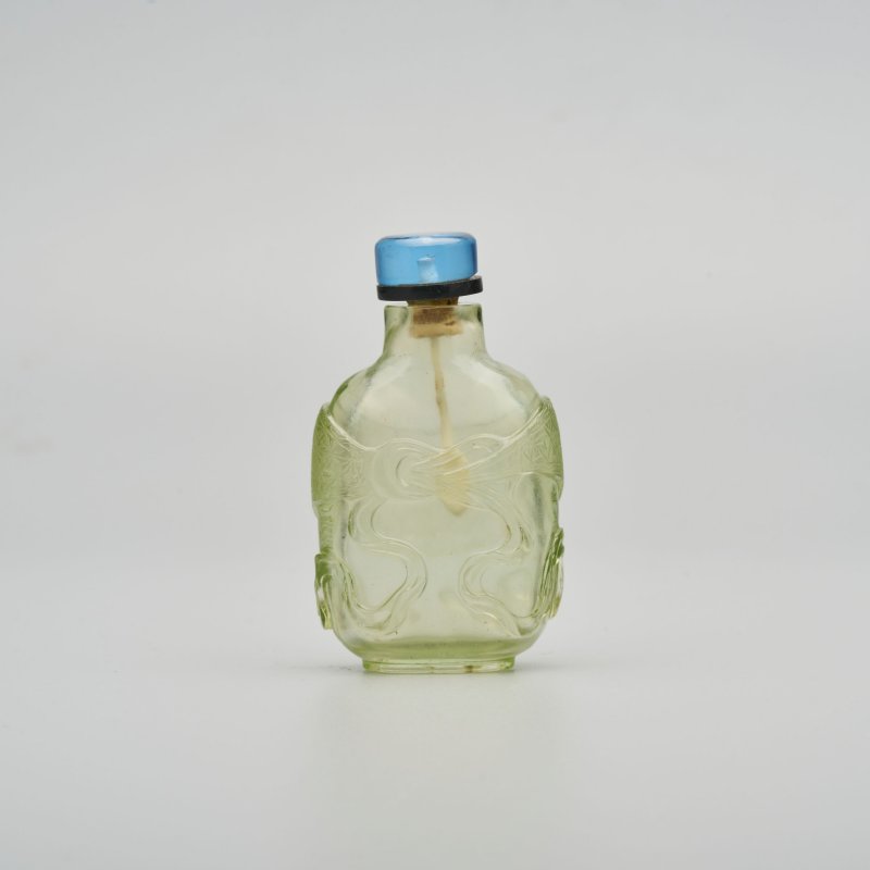 1750-1850 透明綠玻璃包袱紋鼻煙壺 | A TRANSPARENT GREEN GLASS 'BROCADE' SNUFF BOTTLE - 图11